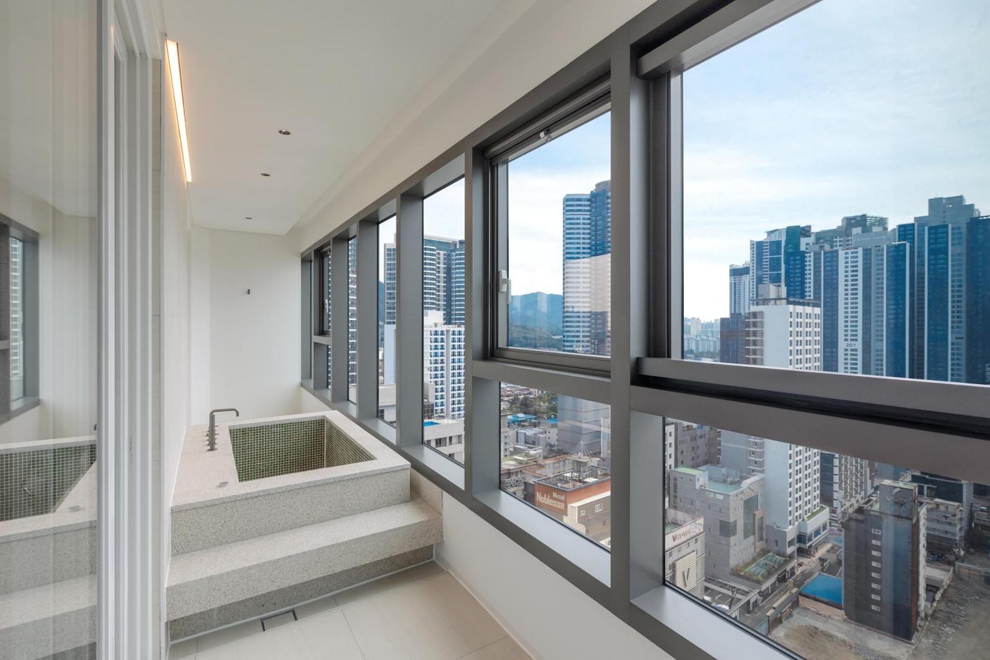 Newcz Haeundae Residence Busan Buitenkant foto